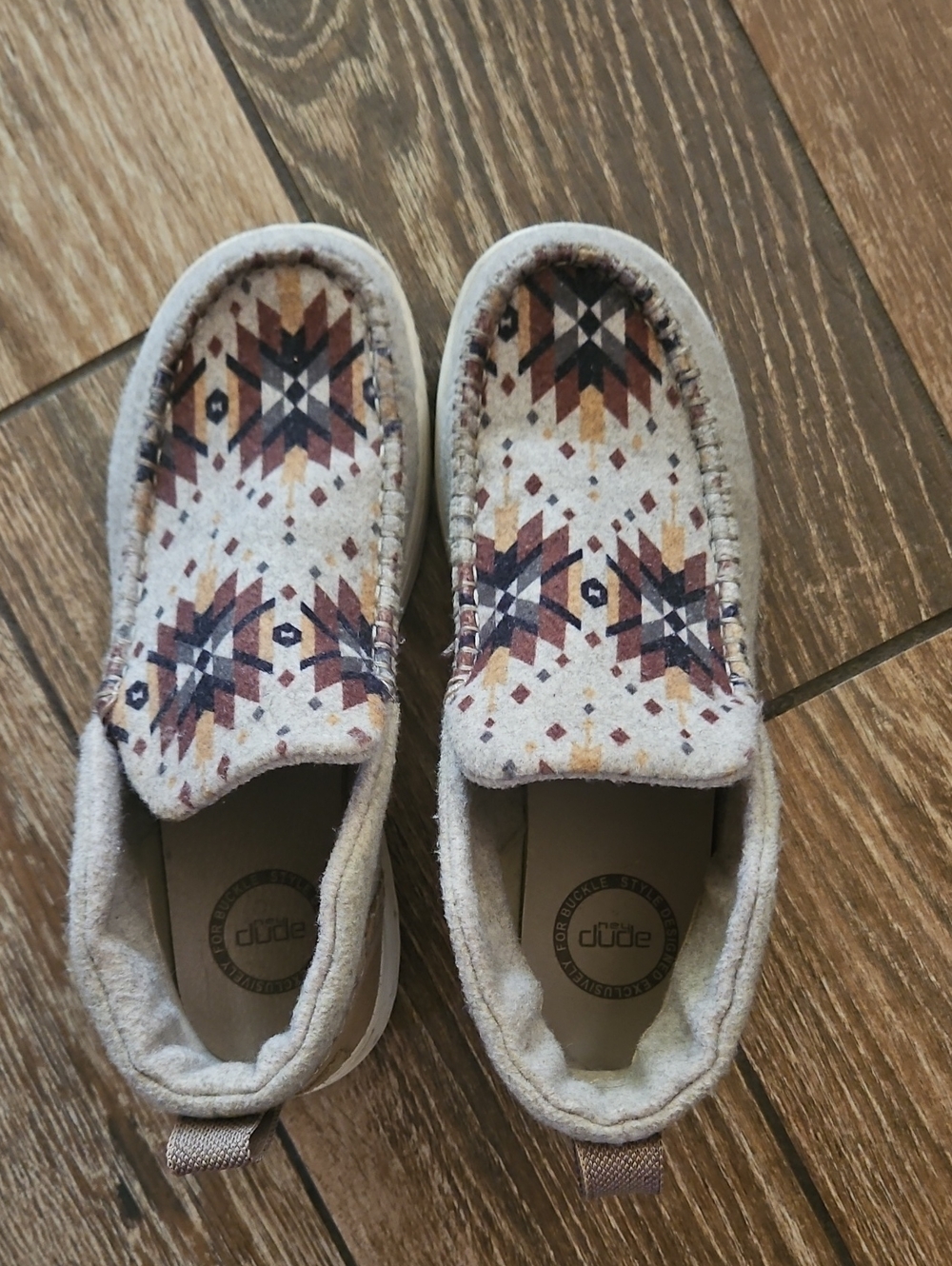 Women’s Slip-On Moccasin Slippers in Cream with Aztec Print